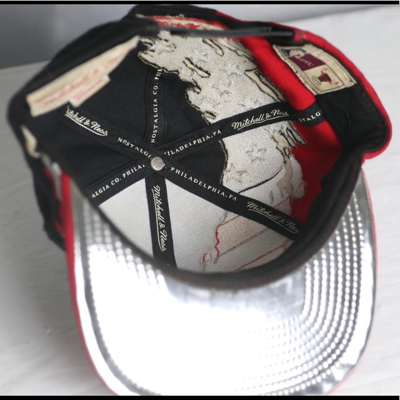 Chicago Bulls Mitchell & Ness adjustable Hat - Picture 5 of 9
